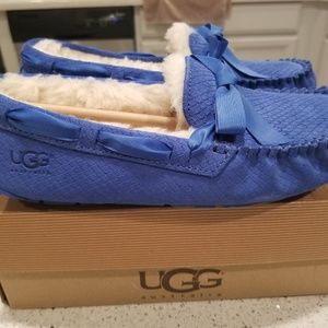 UGG Slippers NEW SIZE 7